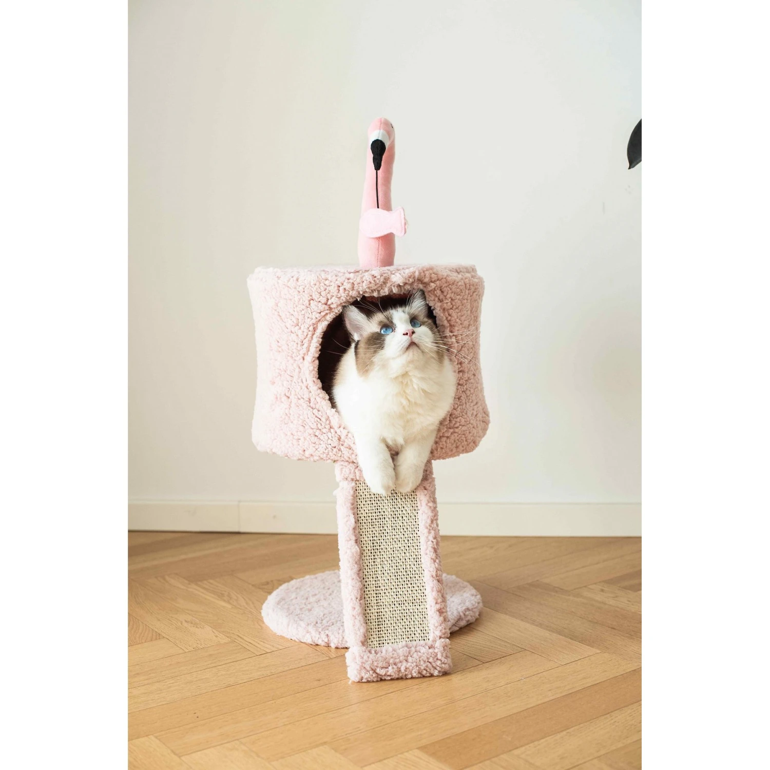 Catry 32-in Flamingo Design With Sisal Scratching Post Cat Tree, Pink 3 Catry 32-in Flamingo Design With Sisal Scratching Post Cat Tree, Pink